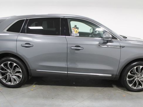 Used 2022 Lincoln Nautilus Reserve w/ Equipment Group 201A image 11