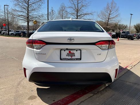 Used 2025 Toyota Corolla LE image 7