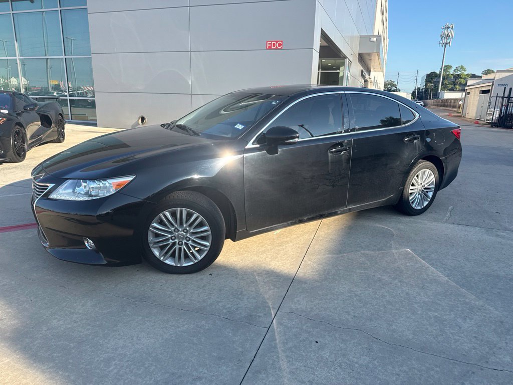 Used 2015 Lexus ES 350 w/ Luxury Package FWD image 1