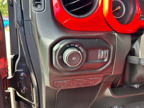 Used 2024 Jeep Wrangler Unlimited Sport AWD/4WD image 37
