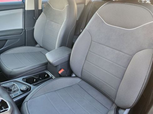 Certified 2024 Volkswagen Taos SE image 8