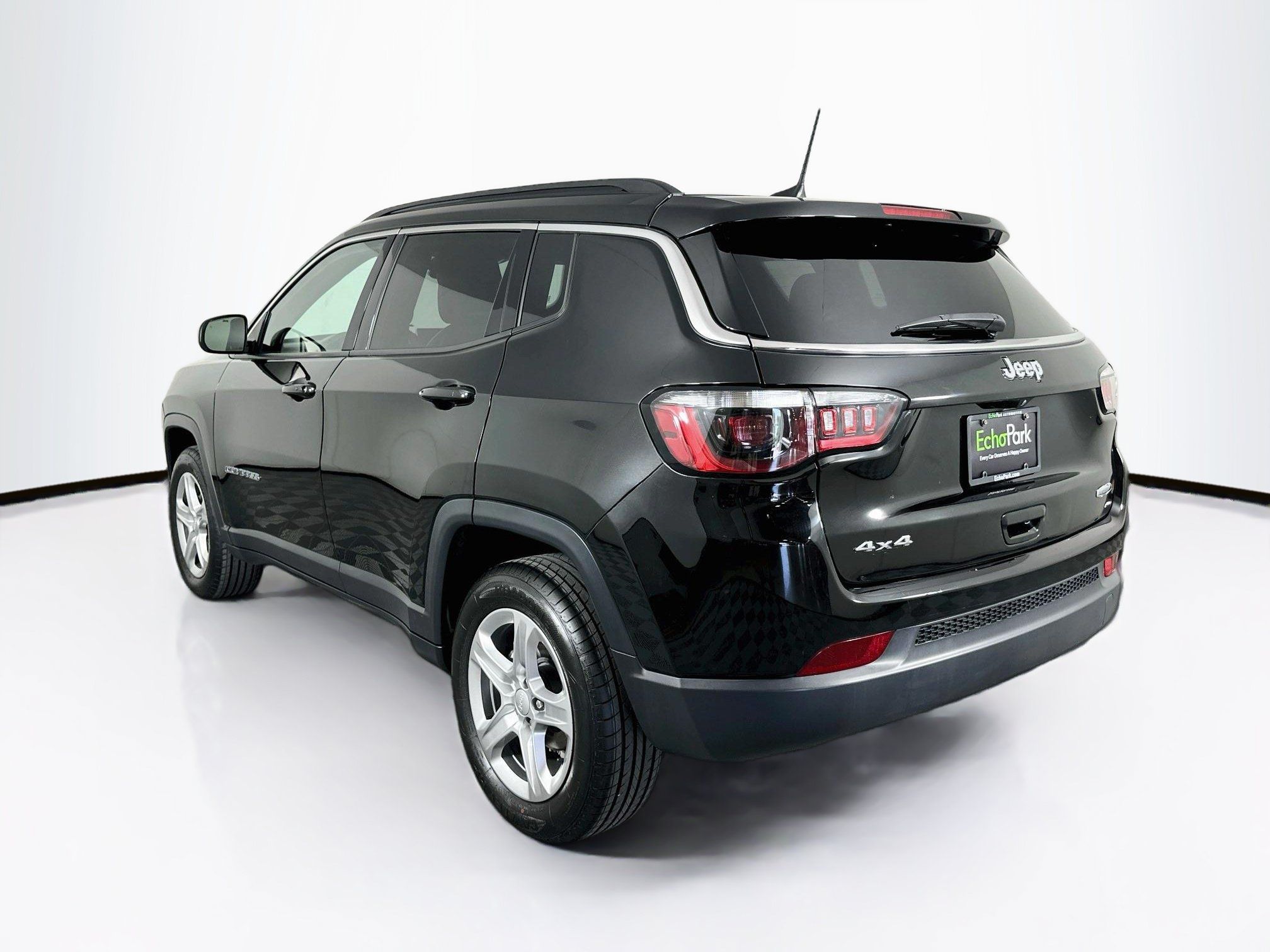 Used 2023 Jeep Compass Latitude AWD/4WD image 5