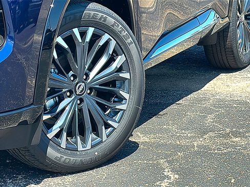 New 2026 Nissan Rogue Platinum w/ Platinum Premium Package AWD/4WD image 3