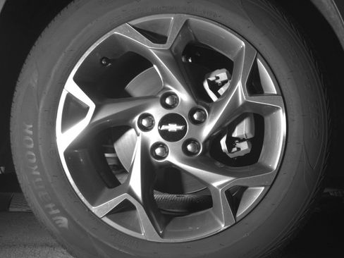 Used 2025 Chevrolet Trax LT FWD image 13