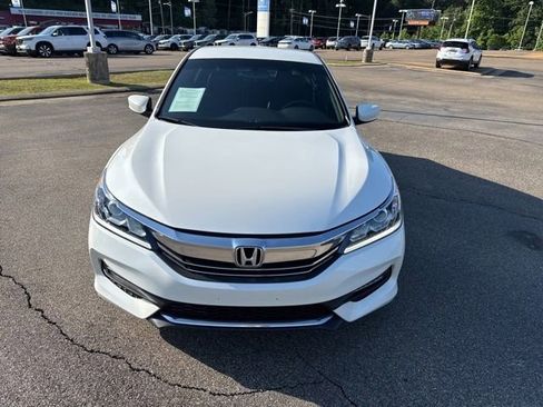 Used 2017 Honda Accord Sport image 2