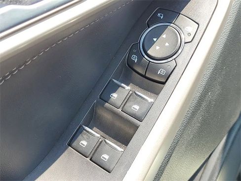 Used 2023 Ford Explorer Limited image 11