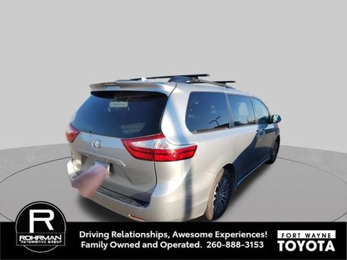 Used 2019 Toyota Sienna XLE FWD image 6