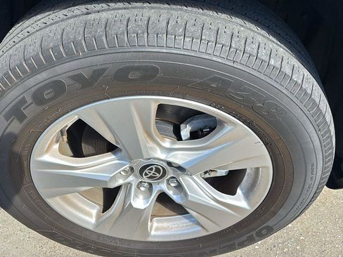 Used 2021 Toyota RAV4 XLE image 9