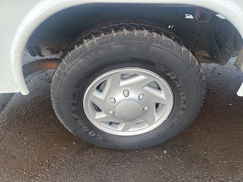 Used 2016 Ford E-350 and Econoline 350 Super Duty w/ Power Windows & Locks Group image 38