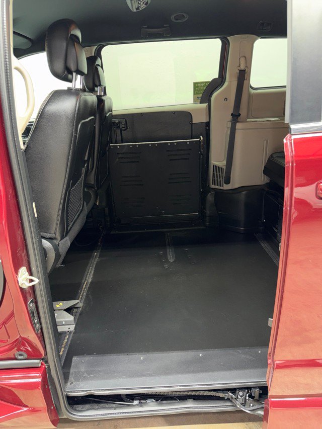 Used 2019 Dodge Grand Caravan SXT FWD image 36