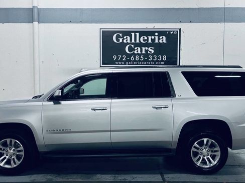 Used 2018 Chevrolet Suburban LT RWD image 1