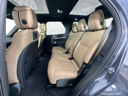 Used 2025 Land Rover Discovery Dynamic SE image 23