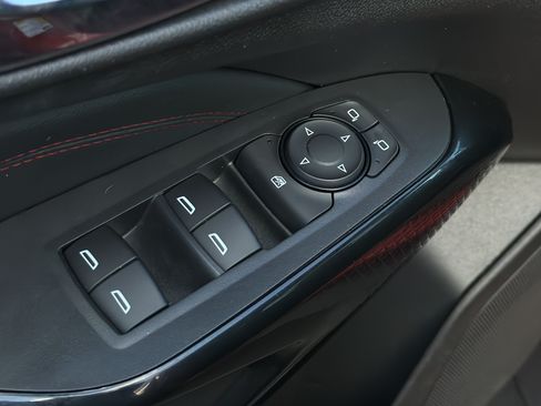 Used 2024 Chevrolet Trax RS w/ Sunroof Package FWD image 22