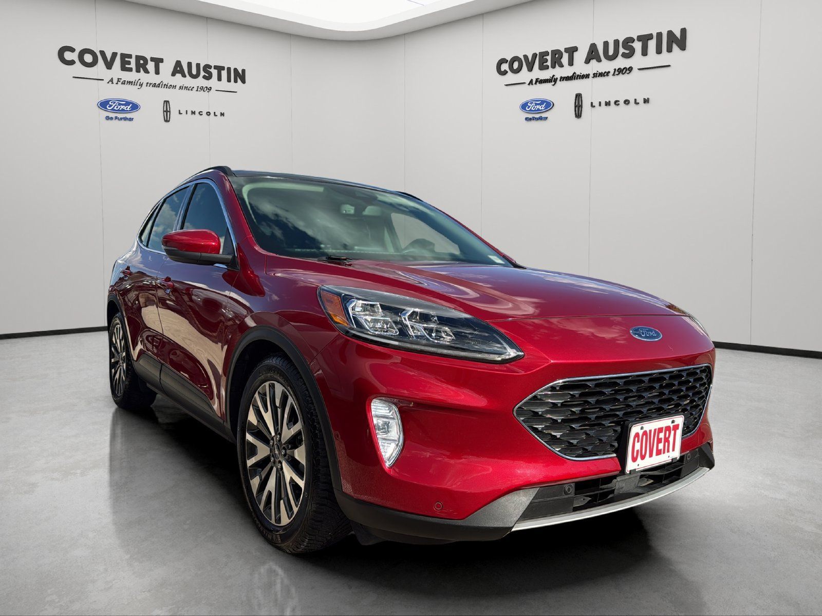 Used 2020 Ford Escape Titanium FWD image 5