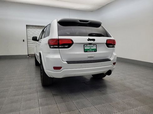 Used 2018 Jeep Grand Cherokee Altitude image 6