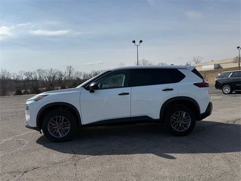 Used 2023 Nissan Rogue S image 6