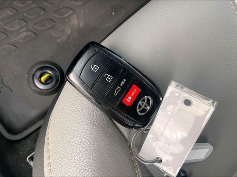 Used 2025 Toyota Camry SE w/ Convenience Package FWD image 14