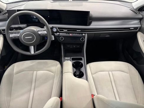 Used 2025 Hyundai Sonata SEL FWD image 2