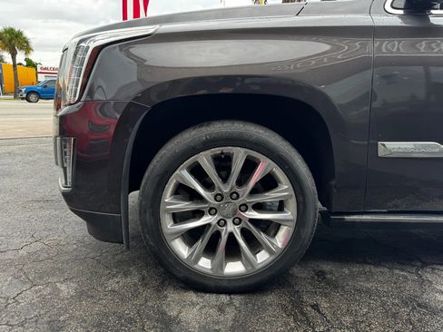 Used 2015 Cadillac Escalade Premium RWD image 28
