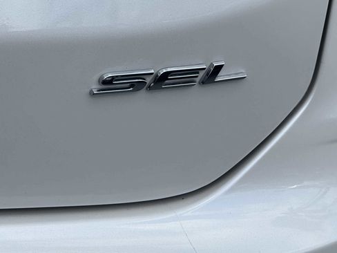 Used 2019 Ford Edge SEL w/ Equipment Group 201A image 6