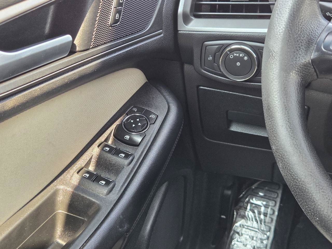 Used 2016 Ford Edge SE FWD image 29