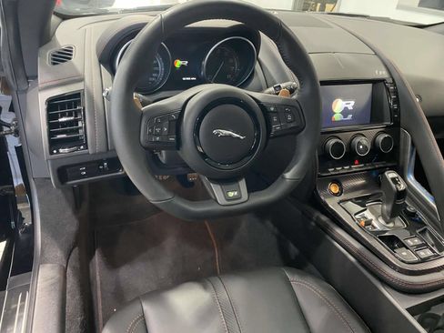 Used 2015 Jaguar F-TYPE R RWD image 10