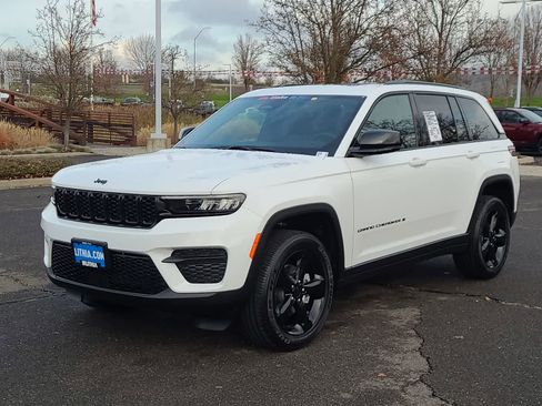New 2025 Jeep Grand Cherokee Altitude image 1