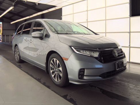 Used 2023 Honda Odyssey EX-L image 2