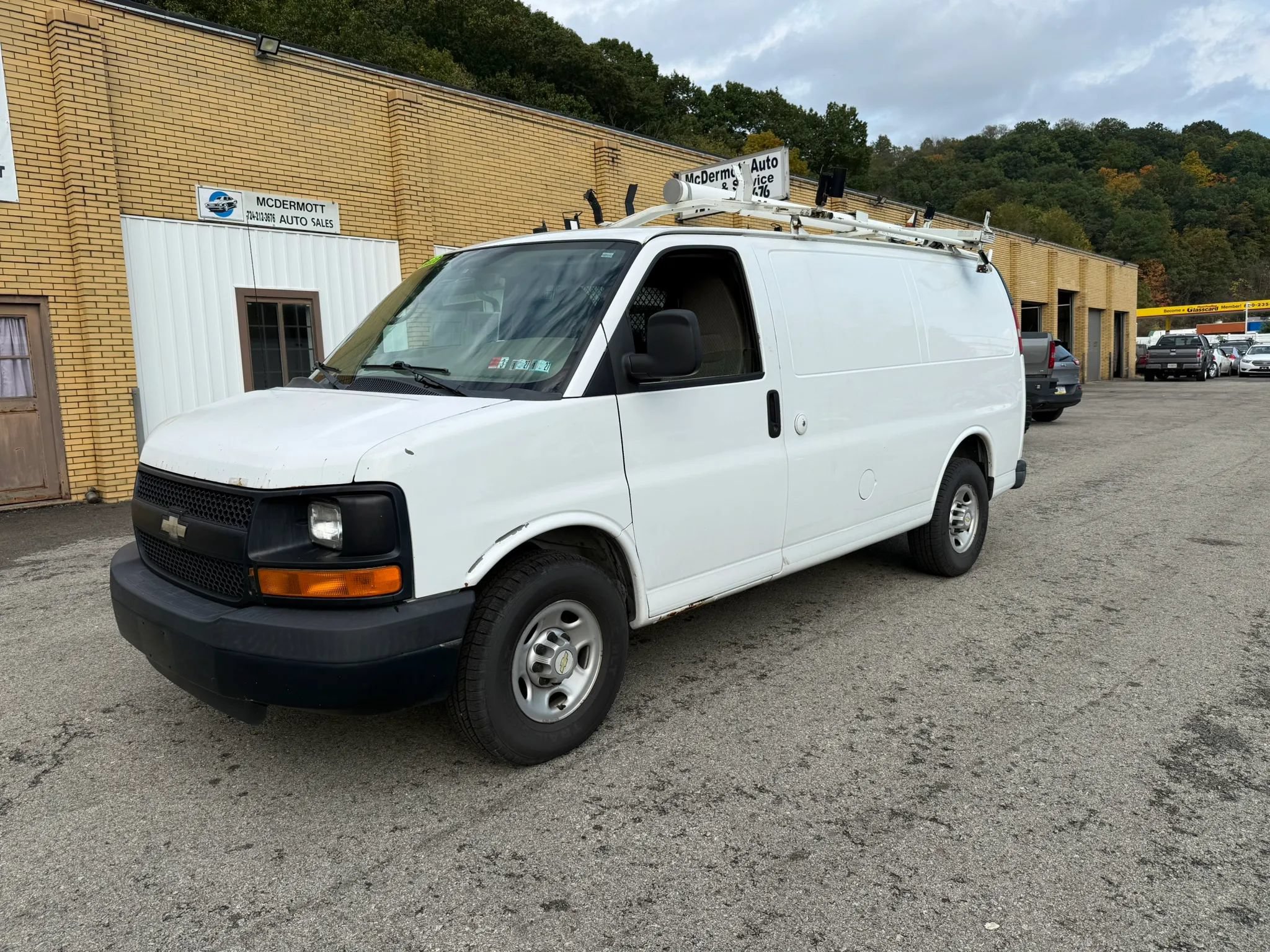Used 2011 Chevrolet Express 2500 RWD image 1