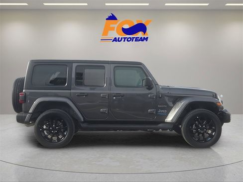 Used 2022 Jeep Wrangler Unlimited Sahara image 6