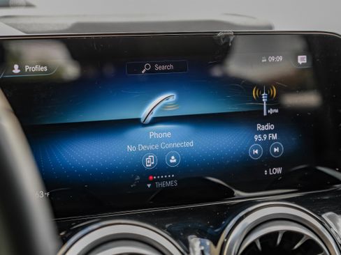 Used 2022 Mercedes-Benz GLB 250 w/ Premium Package Lite image 30