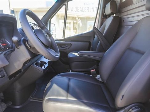 Used 2025 Mercedes-Benz Sprinter 2500 image 15