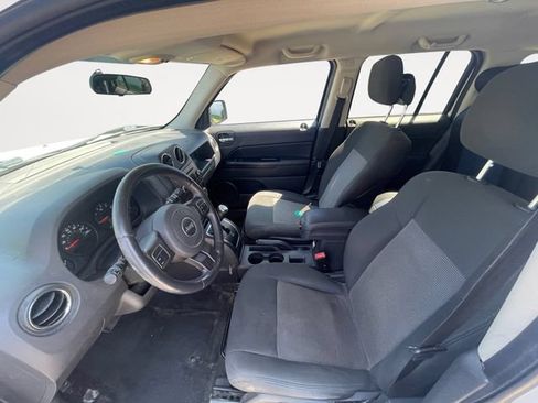 Used 2013 Jeep Patriot Latitude FWD image 9