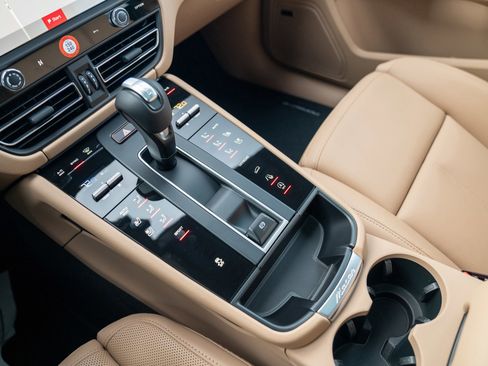 New 2026 Porsche Macan image 22