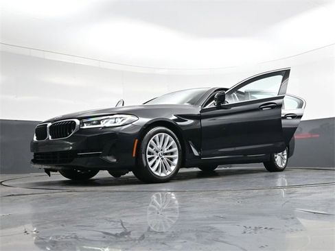 Used 2022 BMW 530i w/ Premium Package image 38