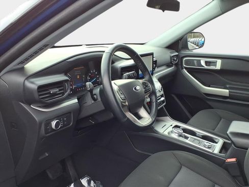 Used 2022 Ford Explorer XLT image 8