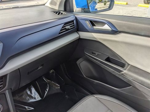 Certified 2022 Volkswagen Taos SE image 18