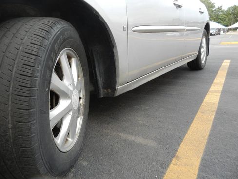 Used 2006 Buick LaCrosse CXL w/ Driver Confidence Package FWD image 16