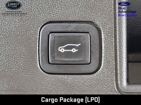 Used 2022 GMC Terrain SLT w/ Infotainment Package II AWD/4WD image 17