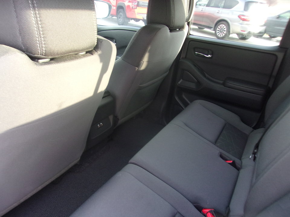 Used 2025 Nissan Frontier SV AWD/4WD image 16