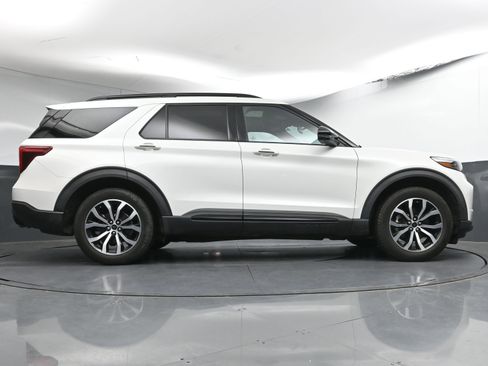 Used 2020 Ford Explorer ST w/ Premium Technology Package image 24