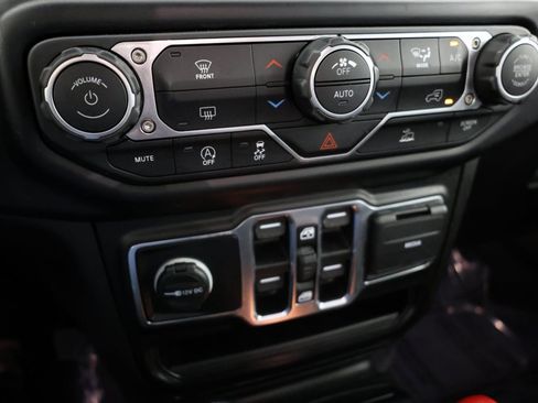 Used 2021 Jeep Wrangler Unlimited Sahara image 28