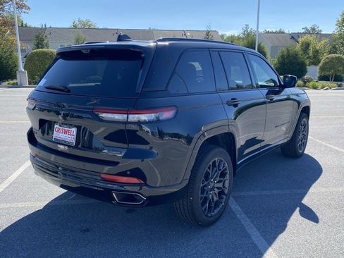 New 2025 Jeep Grand Cherokee Summit image 8