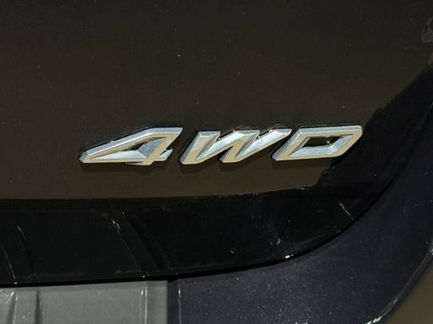 Used 2023 Ford Explorer XLT image 13