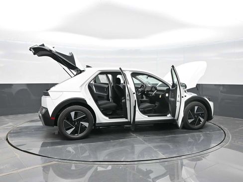 New 2025 Hyundai Ioniq 5 SE image 38