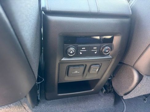 Used 2024 Chevrolet Traverse High Country AWD/4WD image 18