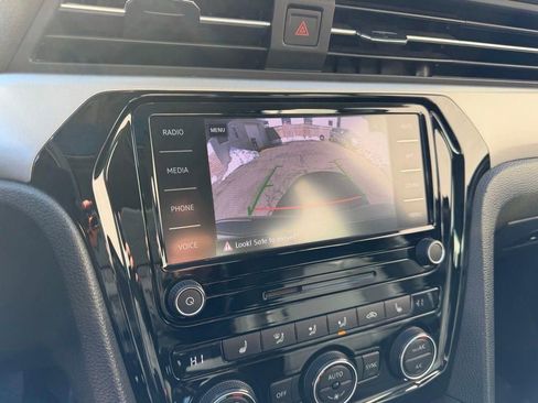 Used 2022 Volkswagen Passat 2.0T SE image 29