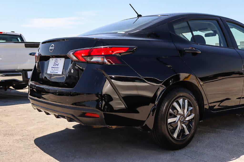 Used 2025 Nissan Versa S w/ Trunk Package FWD image 9
