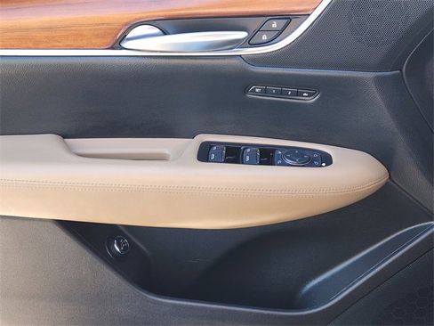 Used 2017 Cadillac XT5 Platinum image 24