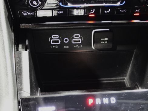 Used 2023 Jeep Grand Cherokee Limited w/ Black Appearance Package image 24